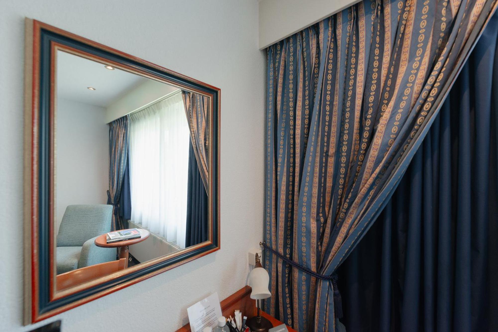 Boutique Hotel Herbergh Amsterdam Airport Free Parking Badhoevedorp Exteriör bild