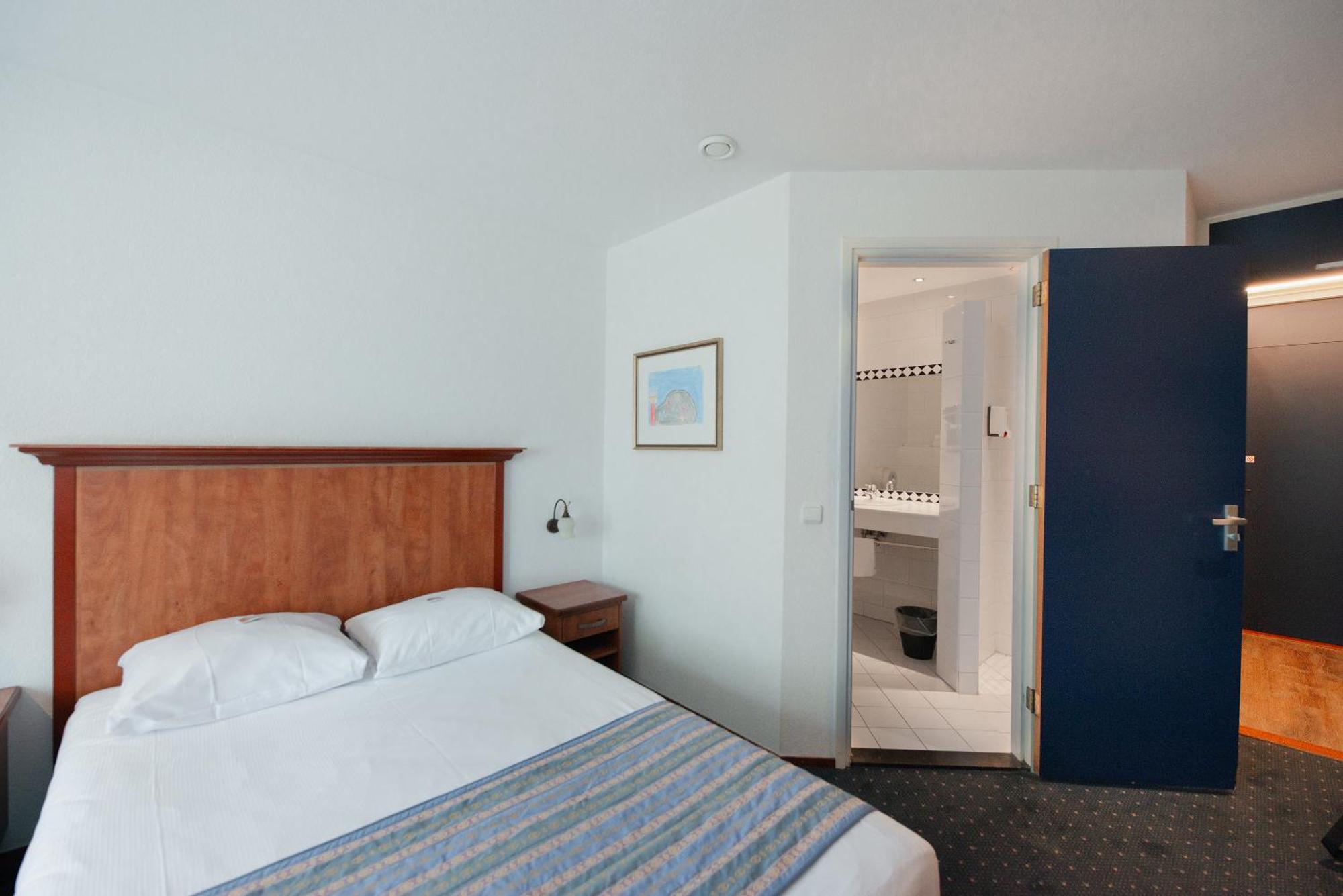 Boutique Hotel Herbergh Amsterdam Airport Free Parking Badhoevedorp Exteriör bild