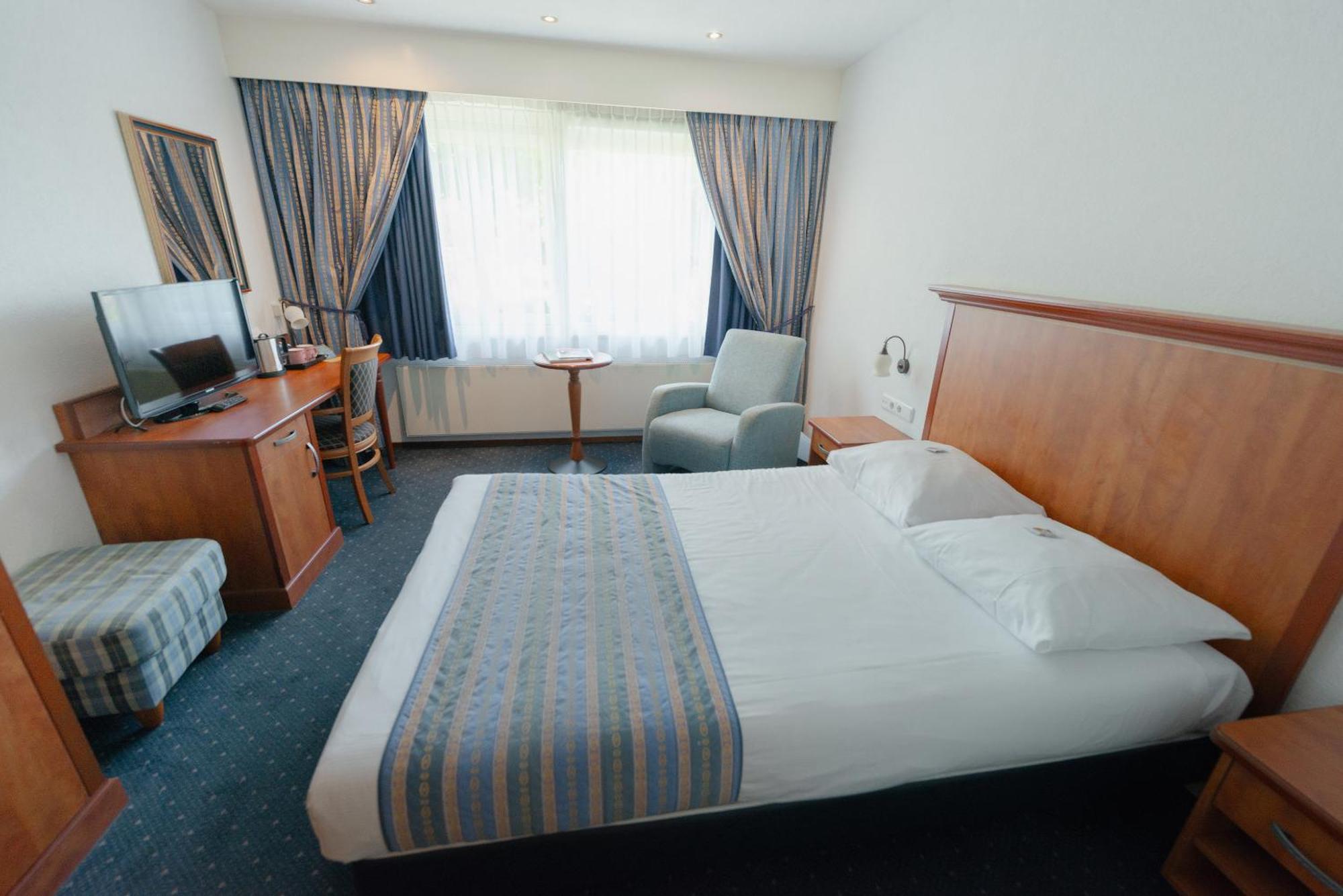 Boutique Hotel Herbergh Amsterdam Airport Free Parking Badhoevedorp Exteriör bild